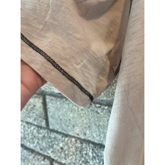 Disney Parks Halloween 2017 Shirt L Beige With Black Bats Print Walt Disney Worl - Picture 8 of 9